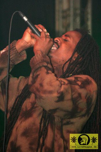 Jah Meek (Jam) with The House Of Riddim Band - 5 Years Velocity Sound Rec., Conne Island, Leipzig 19. November 2005 (6).jpg